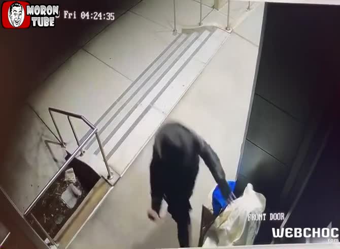 Video :A homeless guy in Philadelphia was the victim of a stunning murder attempt